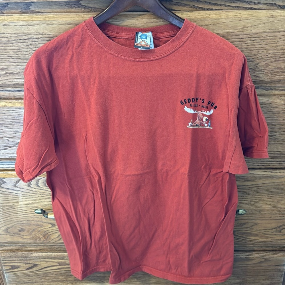 Geddy’s pub t shirt.     Bar harbor Maine